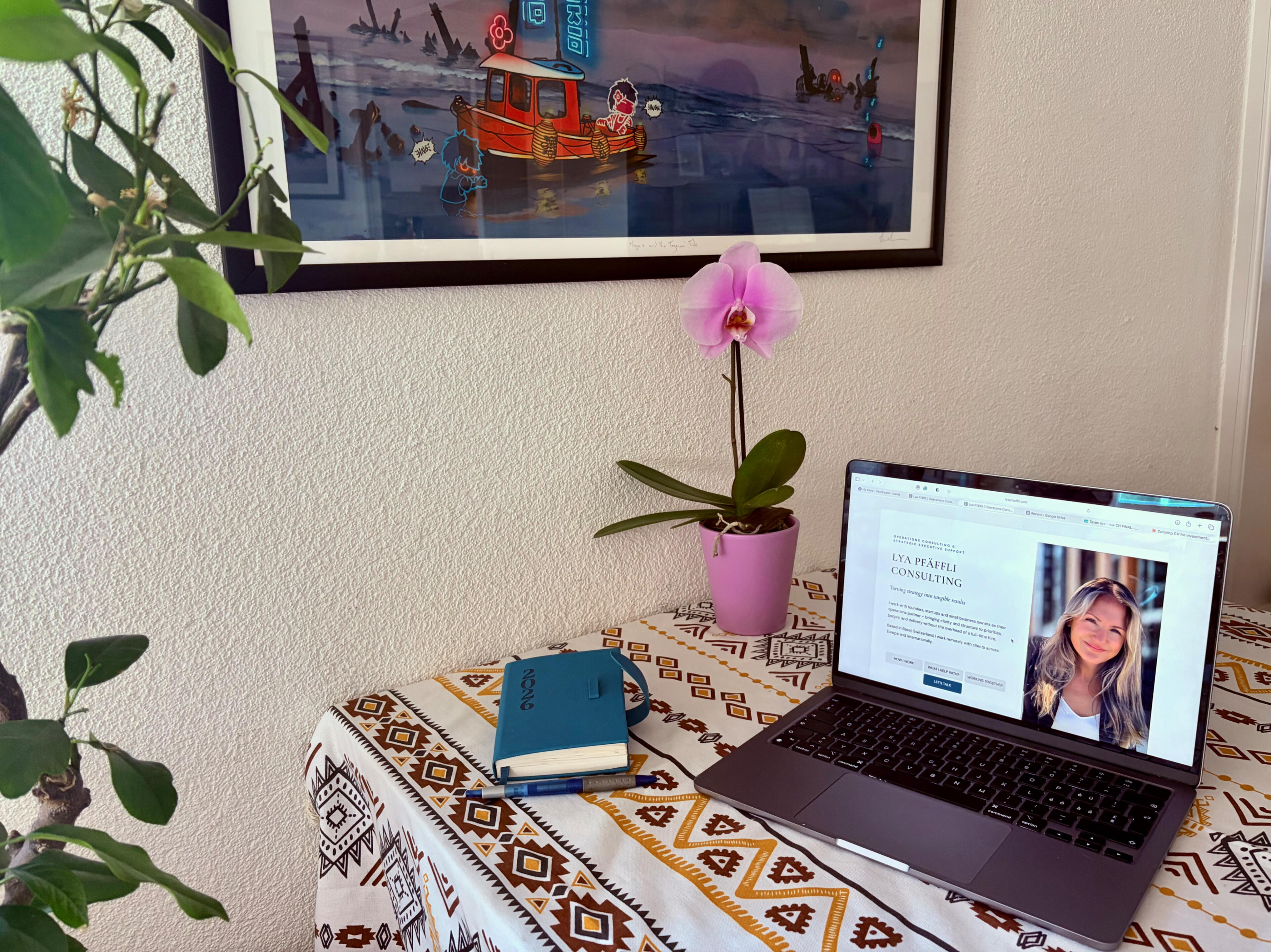 Lya Pfäffli desk, operations consulting professional